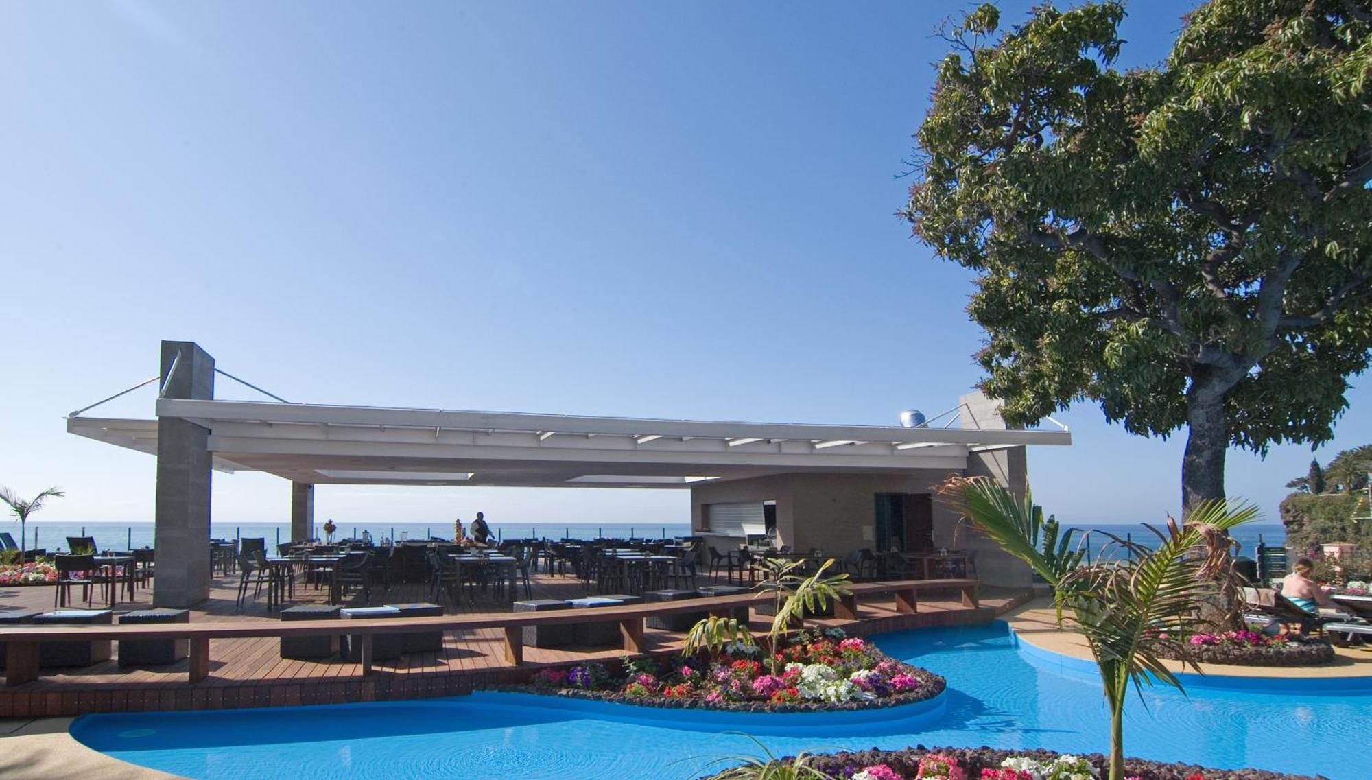 Pestana Carlton Madeira Ocean Resort Hotel Funchal  Exterior foto The restaurant at the top of the tower